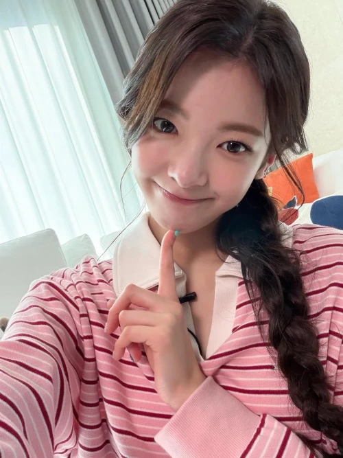 260513-itzy-instagram-update-with-lia-v0-5ynf9b5oox0h1.webp
