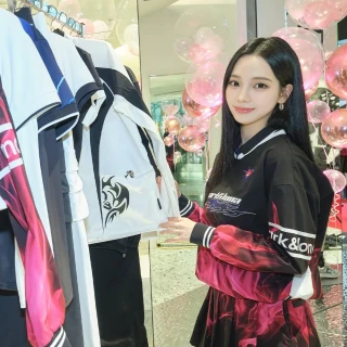 260513-markandlona-instagram-updates-2-karina-is-here-v0-tprex8u9qv0h1