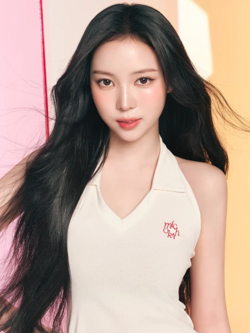 260513-narin-for-olens-new-promotional-pictures-v0-34o2kom5tx0h1.webp