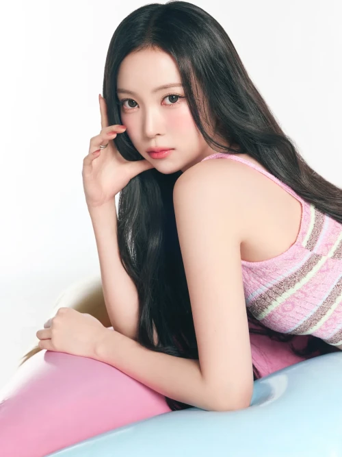 260513-narin-for-olens-new-promotional-pictures-v0-uzf2anm5tx0h1.webp