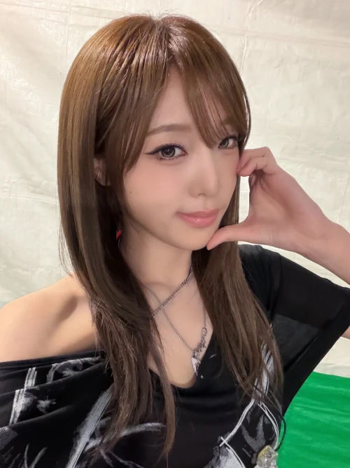 260513-yena-yenacore-instagram-updates-v0-a9dn4cr55z0h1.webp