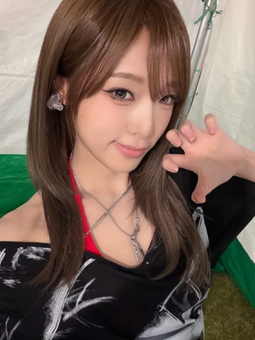 260513-yena-yenacore-instagram-updates-v0-vyq3j7u55z0h1.webp
