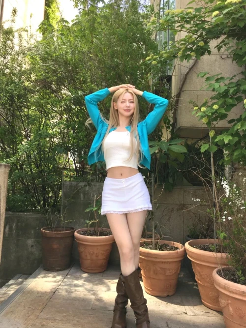 260514-miyeon-instagram-update-feat-park-myung-soo-v0-53ig7eeln31h1.webp