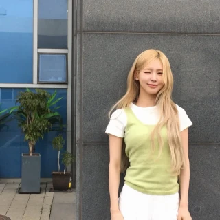 260514-miyeon-instagram-update-feat-park-myung-soo-v0-78xw1obln31h1