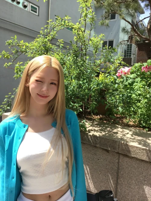 260514-miyeon-instagram-update-feat-park-myung-soo-v0-mwrkplnln31h1.webp