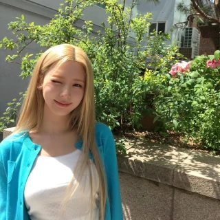 260514-miyeon-instagram-update-feat-park-myung-soo-v0-mwrkplnln31h1
