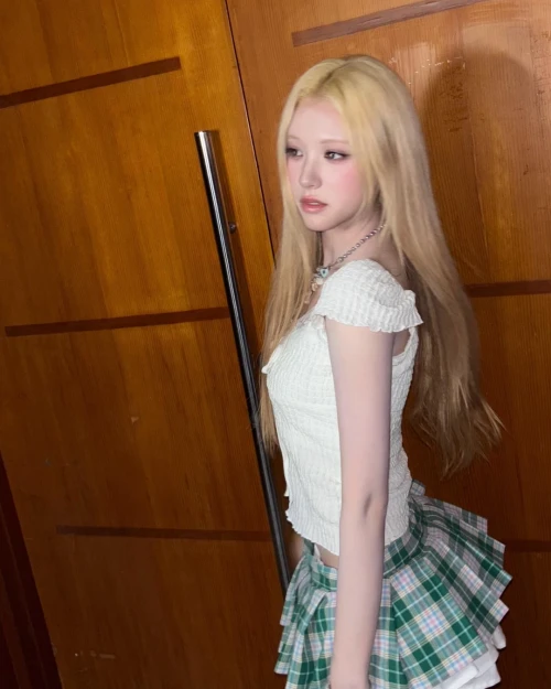 260514-odd-youth-instagram-update-with-myah-v0-ipg2obz7941h1.webp
