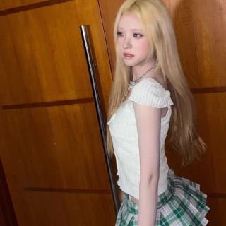 260514-odd-youth-instagram-update-with-myah-v0-ipg2obz7941h1