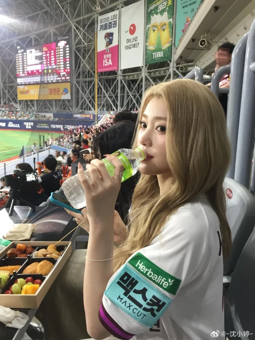 260514-xiaoting-v0-9ury056x1g1h1.webp