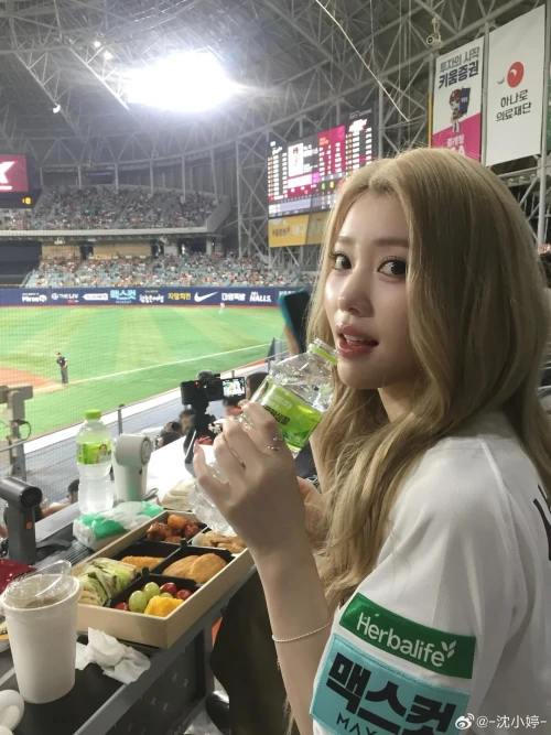260514-xiaoting-v0-ve1ex46x1g1h1.webp