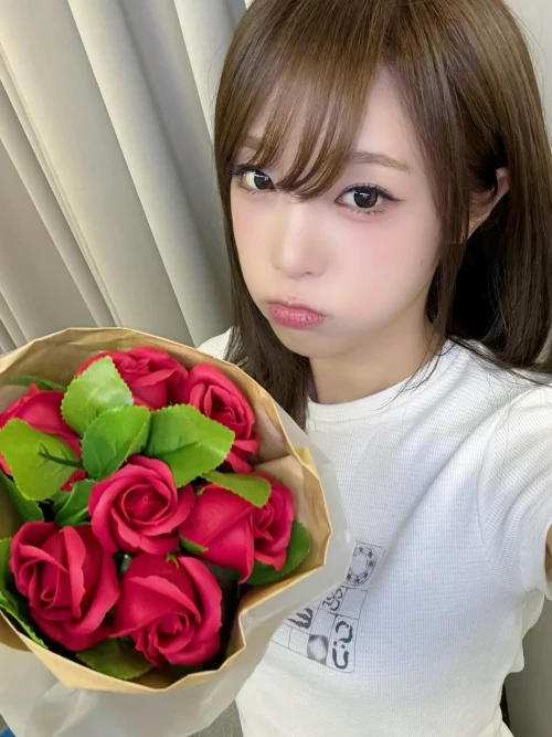 260514-yena-yenacore-instagram-updates-v0-6cpswq5kc61h1.webp