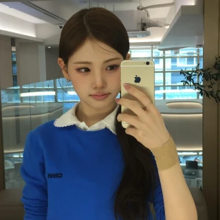 260514-yihyun-weverse-update-v0-6w6zd8ugb61h1