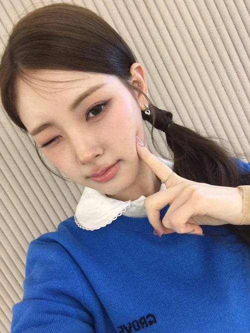 260514-yihyun-weverse-update-v0-hzwegm9gb61h1.webp