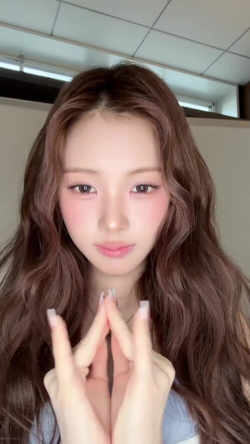 260514 Baby DONT Cry TikTok Update with Yihyun - ᴄᴀᴛᴄʜ ᴄᴀᴛᴄʜ 🐰 (Catch Catch Challenge)