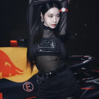 250637-chungha-v0-z4eqqk2axi1h1