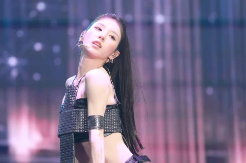 260215-heejin-v0-6m6blutaei1h1.webp