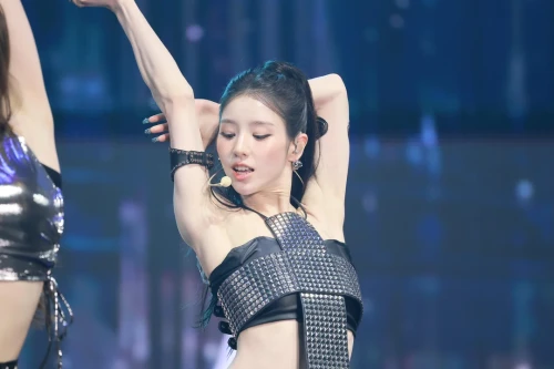 260215-heejin-v0-dydg6wtaei1h1.webp