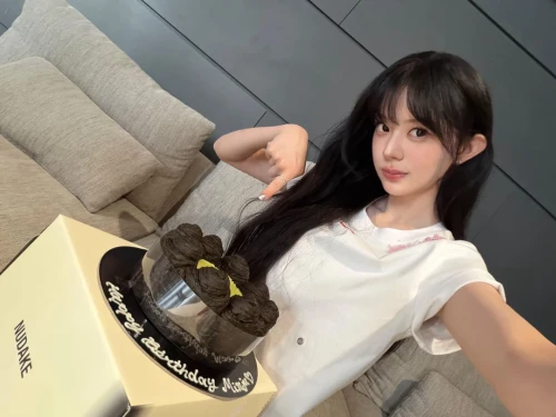 260511-minju-v0-nyslxshcpk0h1.webp