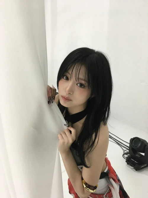 260515-ahyeon-weverse-update-v0-c38clt0hpf1h1.webp