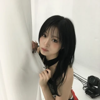 260515-ahyeon-weverse-update-v0-c38clt0hpf1h1