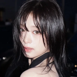 260515-ahyeon-weverse-update-v0-cy5oxq0hpf1h1