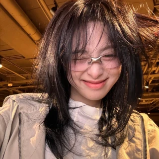 260515-ahyeon-weverse-update-v0-h6n7ur0hpf1h1