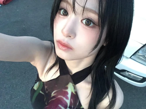 260515-ahyeon-weverse-update-v0-lnkzbr0hpf1h1.webp