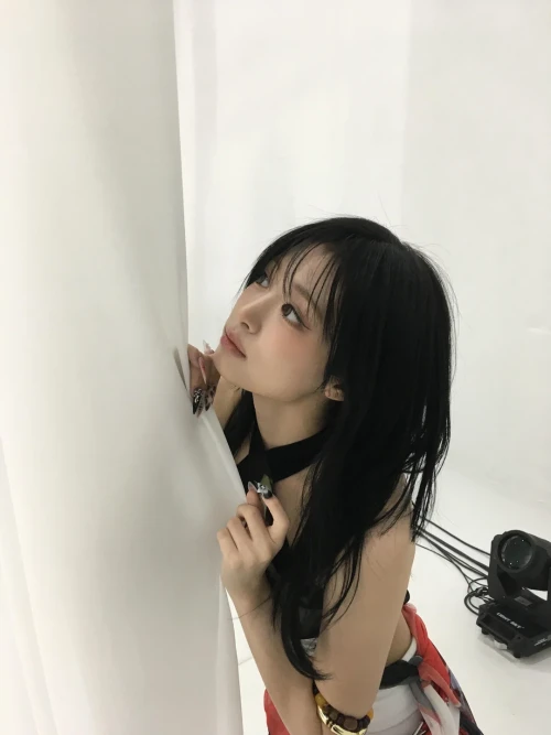 260515-ahyeon-weverse-update-v0-q2qqur0hpf1h1.webp
