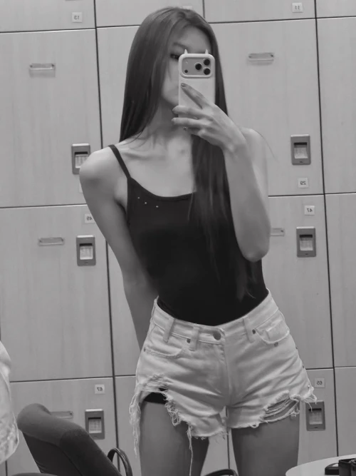 260515-haneul-instagram-photos-v0-3ickalt8rf1h1.webp