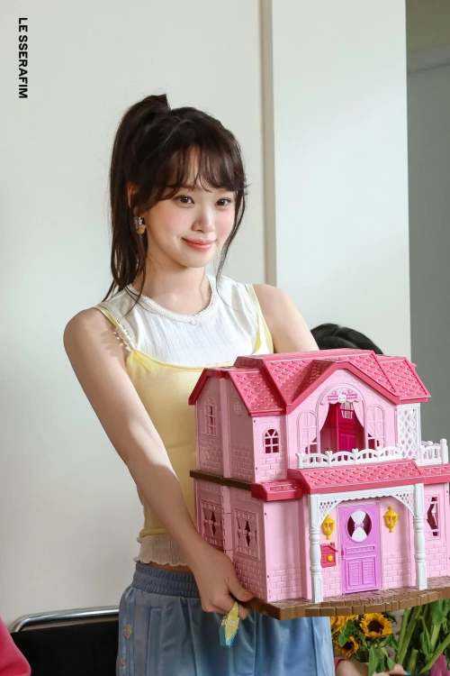 260516-chaewon-2nd-studio-album-pureflow-pt-1-jacket-photo-v0-znxxr85tng1h1.webp