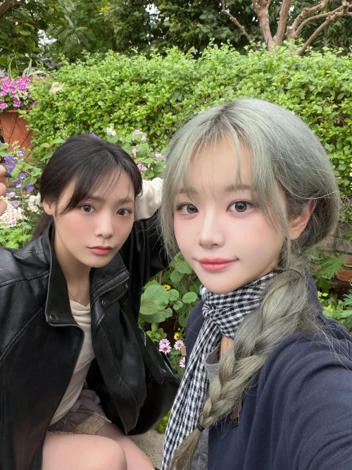 260516-chodan-weverse-post-for-siyeon-day-v0-159g7j3kth1h1.webp