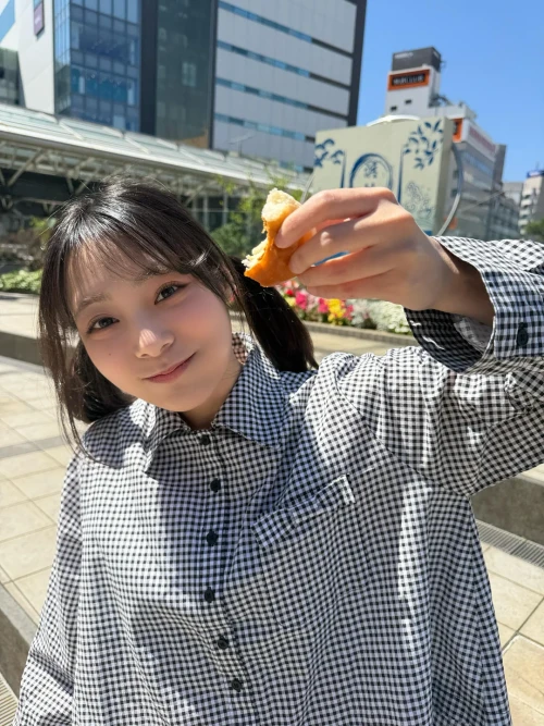 260516-chodan-weverse-post-for-siyeon-day-v0-fsyk6ugkth1h1.webp