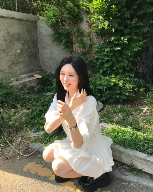 260516-gaeul-instagram-update-v0-lm6m13tgng1h1.webp