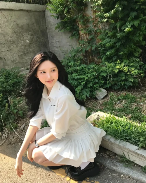 260516-gaeul-instagram-update-v0-ui3x6nagng1h1.webp
