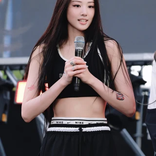 260516-gawon-meovv-at-nikes-run-to-roar-event-fan-taken-v0-ur771kwz4k1h1