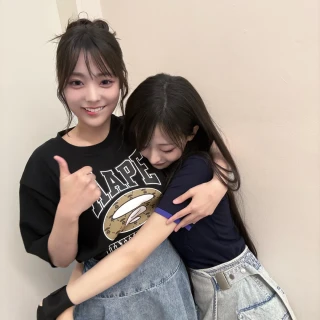 260516-hina-weverse-post-for-siyeon-day-v0-3kjl55f5ck1h1