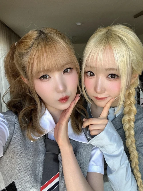 260516-hitomi-weverse-update-with-mei-v0-ram19c4oth1h1.webp