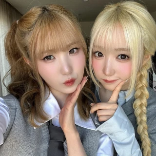260516-hitomi-weverse-update-with-mei-v0-ram19c4oth1h1