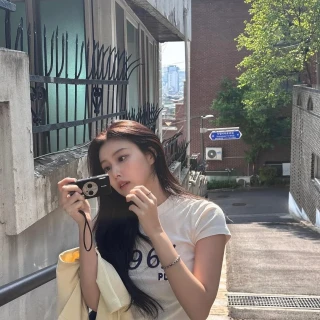260516-hyewon-instagram-update-v0-5ie3syw4pi1h1