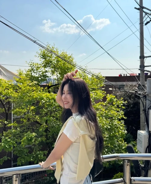 260516-hyewon-instagram-update-v0-8fbpwyw4pi1h1.webp