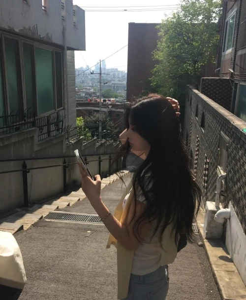 260516-hyewon-instagram-update-v0-f5i2p0x4pi1h1.webp