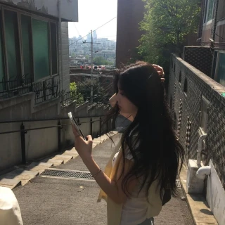 260516-hyewon-instagram-update-v0-f5i2p0x4pi1h1