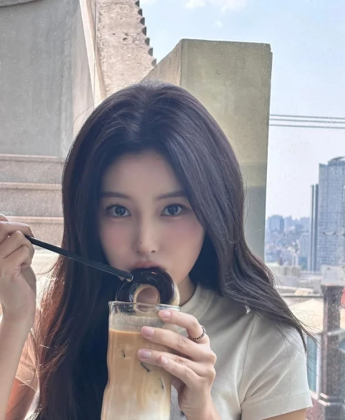 260516-hyewon-instagram-update-v0-r680oyw4pi1h1.webp