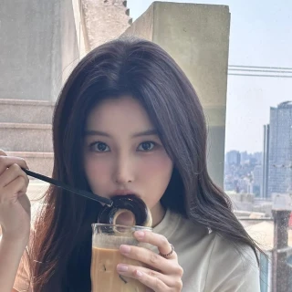 260516-hyewon-instagram-update-v0-r680oyw4pi1h1