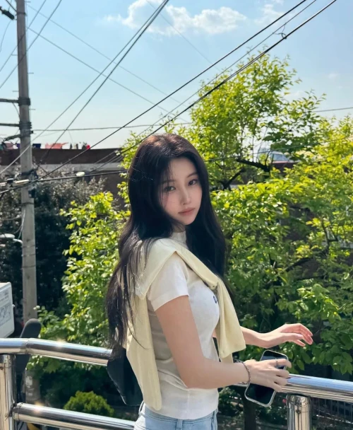 260516-hyewon-instagram-update-v0-xhu0jzw4pi1h1.webp