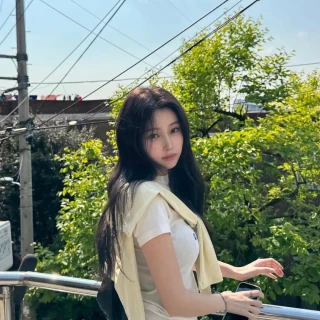260516-hyewon-instagram-update-v0-xhu0jzw4pi1h1
