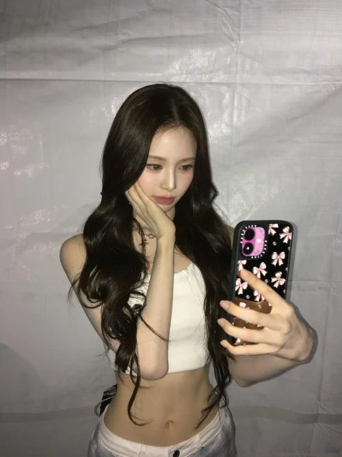 260516-izna-offcl-sns-update-with-jeemin-izme-v0-kf94p2hl9h1h1.webp