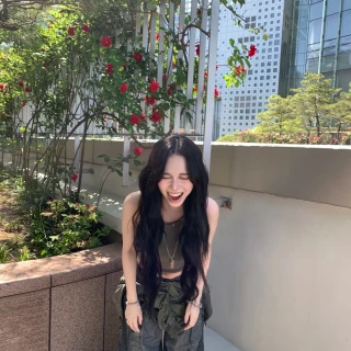 260516-karina-instagram-update-v0-ie8algerbi1h1