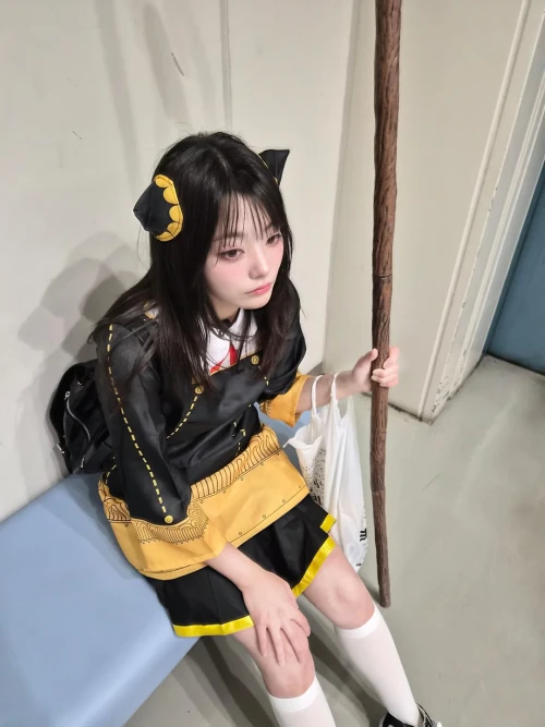 260516-magenta-weverse-post-for-siyeon-day-v0-butmpxb7qg1h1.webp