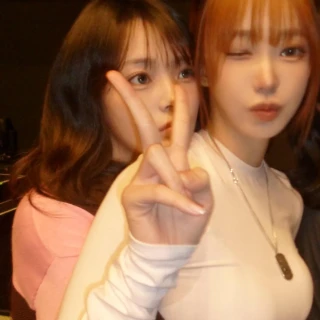 260516-magenta-weverse-post-for-siyeon-day-v0-e8dc8917qg1h1